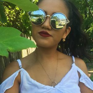 Meet your Posher, Ana